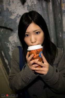 晚上爷爷总是压在妈妈肚子上睡觉